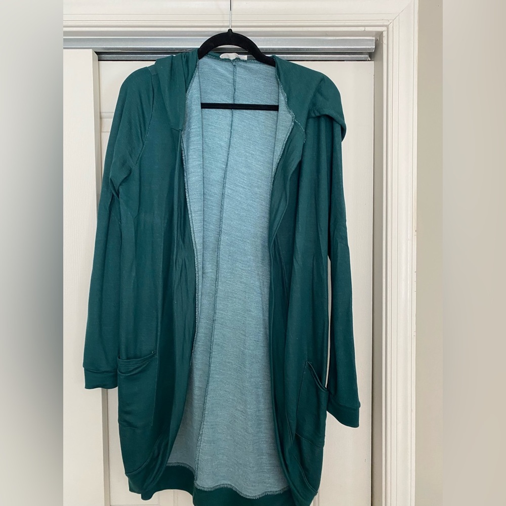 August Mist stitch fix brand size small hunter green. sweatshirt material